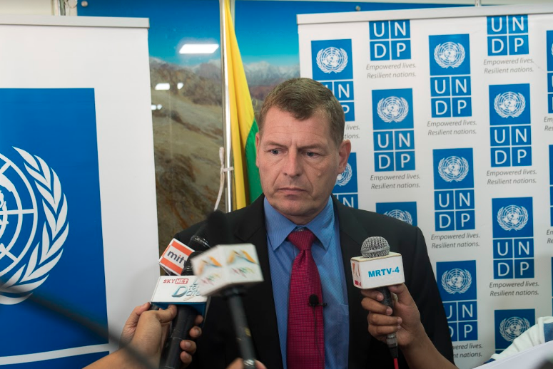 UNDP economic advisor Thomas Kring speaks at Wednesday's Yangon launch of the 2016 Human Development Report. (Teza Hlaing | Frontier)