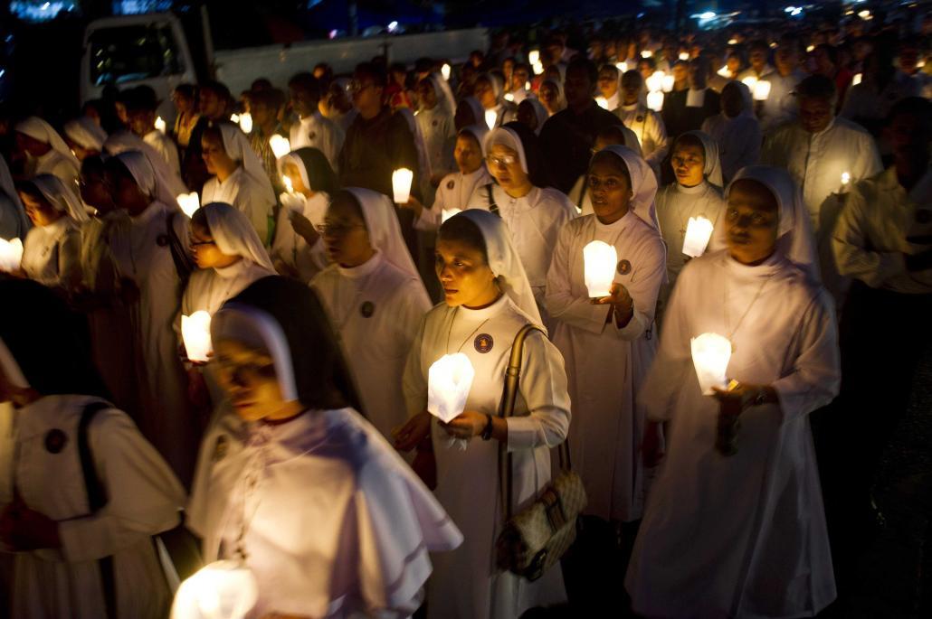 ၂၀၁၄ နိုဝင်ဘာက မြန်မာနိုင်ငံရှိ ကက်သလစ်ဘုရားရှိခိုးကျောင်း အနှစ် ၅၀၀ ပြည့်အခမ်းအနားကျင်းပစဉ်က ကက်သလစ်သီလရှင်များအား တွေ့ရစဉ်။ ဓာတ်ပုံ - အေအက်ဖ်ပီ