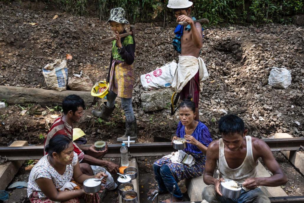 ဓာတ်ပုံ - ရိန်နူးအောင်