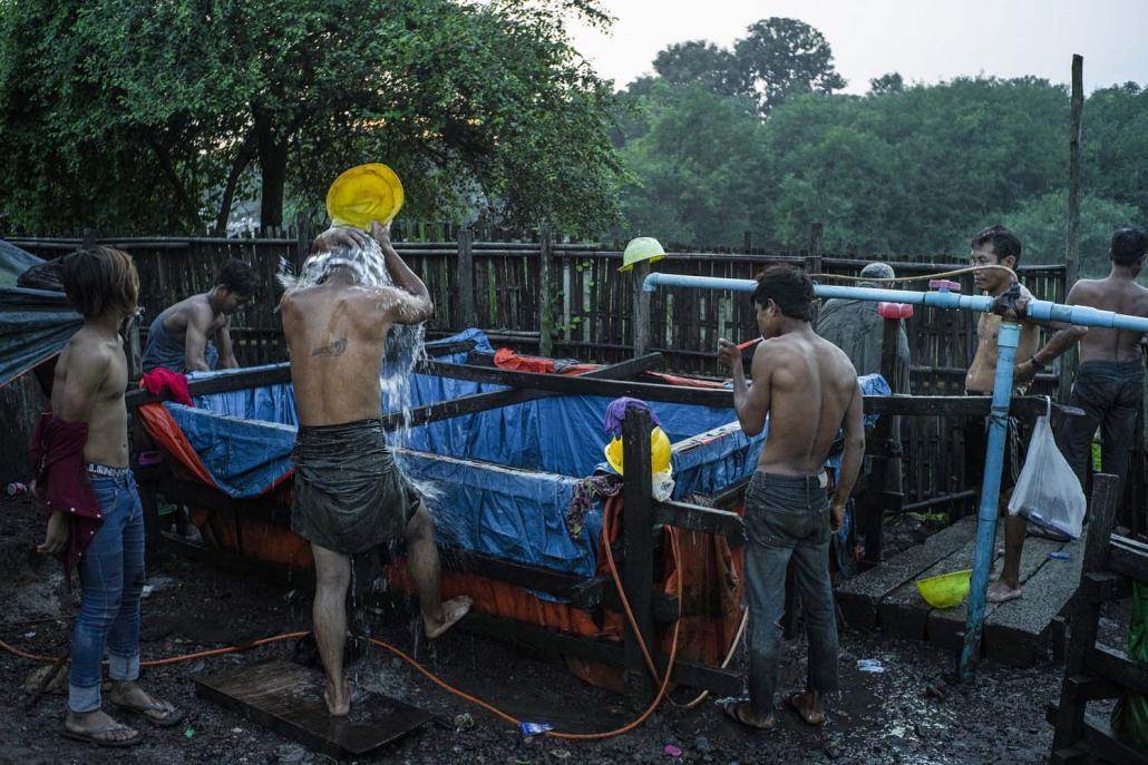 ဓာတ်ပုံ - ရိန်နူးအောင်