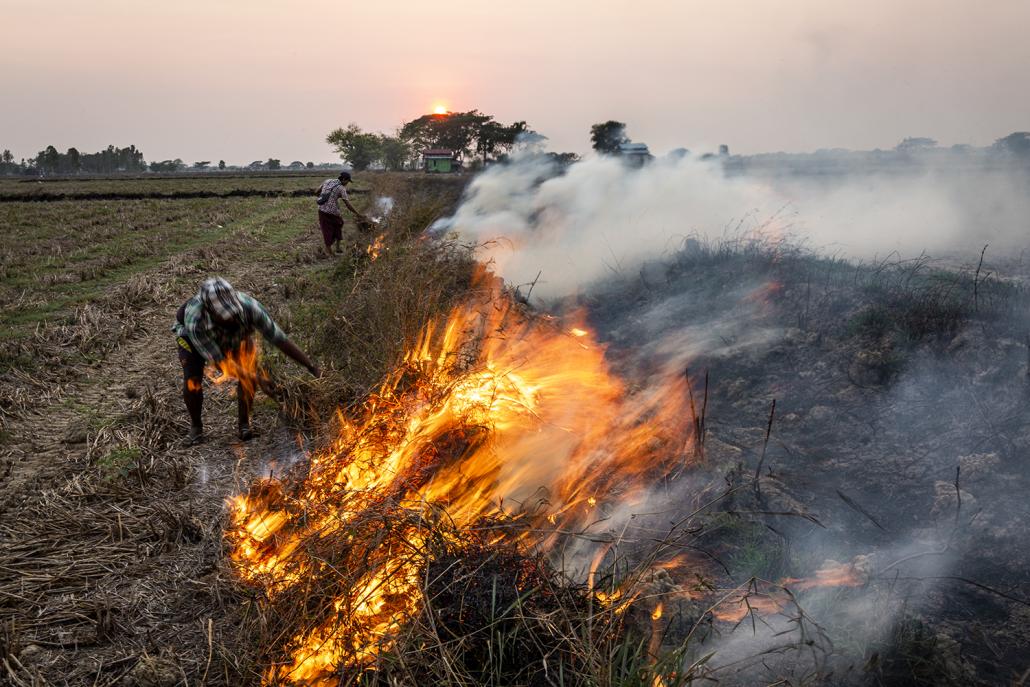 Farmer burn organic matter in Dala Township, Yangon Region, on May 8 in preparation for the planting season. (Hkun Lat | Frontier)