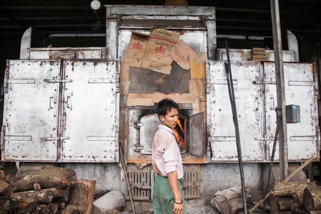 A worker ferments tea at a factory in northern Shan State. (Ann Wang / Frontier)