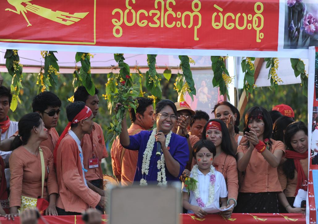 National League for Democracy candidate Daw Phyu Phyu Thin speaks during a Yangon rally on March 30, 2012. (Soe Than Win / AFP)