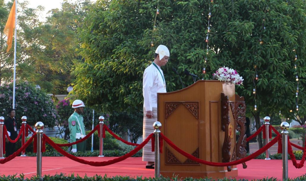 လွပ်လပ်ရေးနေ့အခမ်းအနားသို့ ဒေါက်တာစိုင်းမောက်ခမ်း တက်ရောက်လာစဉ်။ ဓာတ်ပုံ- စိုးသန်းလင်း