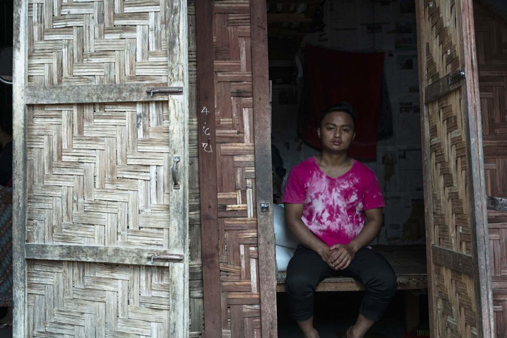 Zau Lawt, who fled his village of
San Pai aged 14 in 2011, supports
his family as a day labourer on
farms and building sites in China,
returning to the Sha-it Yang IDP
camp at night. (Hkun Ring | Frontier)