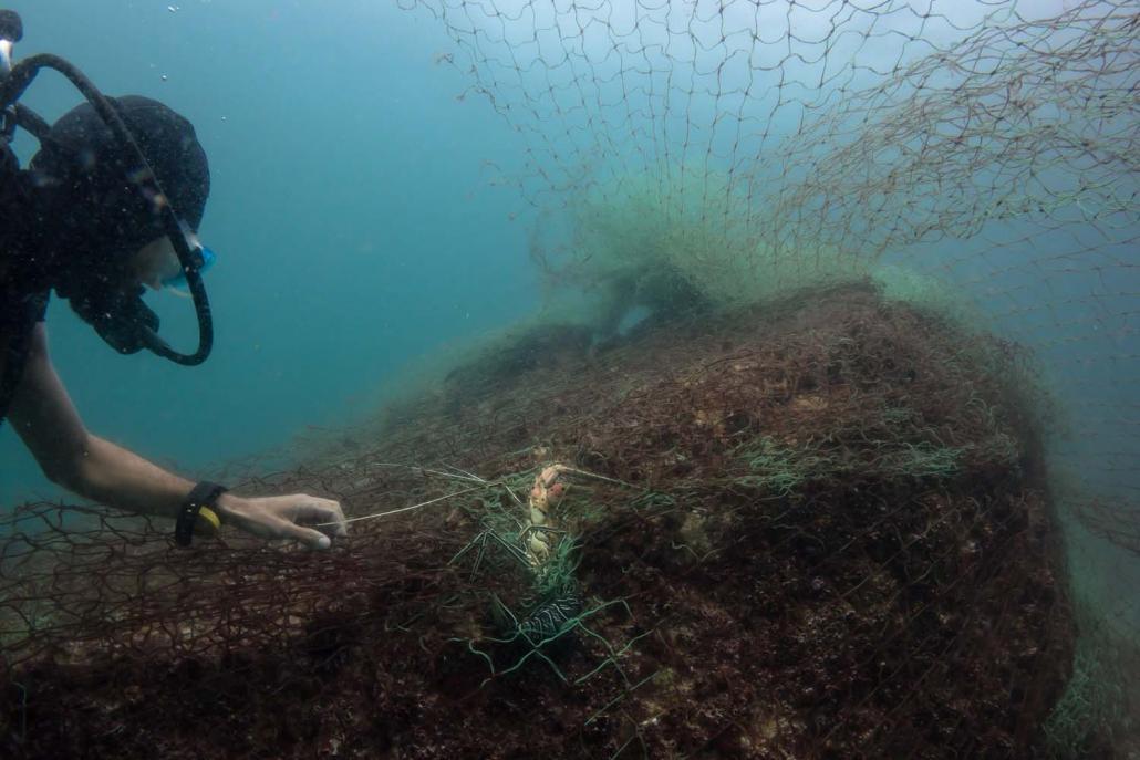 Divers retrieve ghost nets in the Myeik Archipelago. (Thanda Ko Gyi | Myanmar Ocean Project)