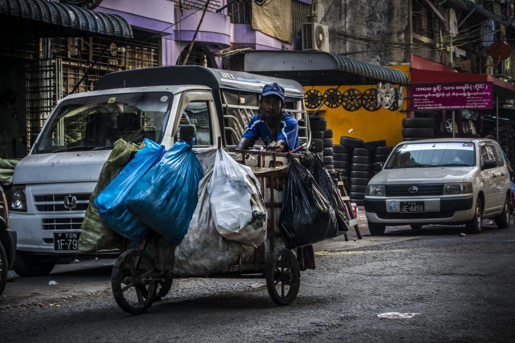 Freelance garbage collectors in Yangon. (Maro Verli / Frontier)