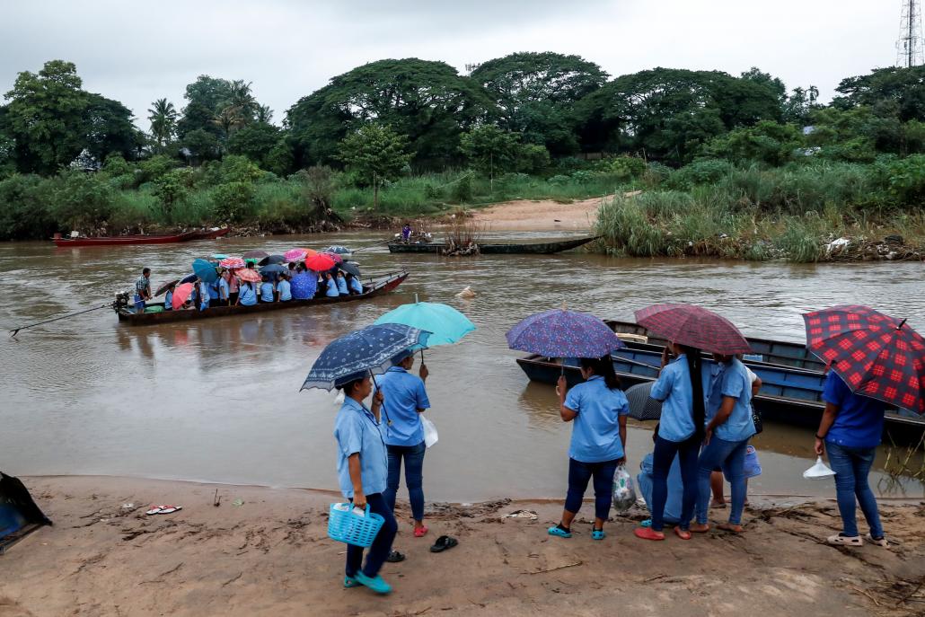 An informal border crossing at Myawaddy, seen before the pandemic in July 2019. This and dozens of other crossings allow migrants to bypass the official border gates at the two Thai-Myanmar Friendship bridges. (Nyein Su Wai Kyaw Soe | Frontier)