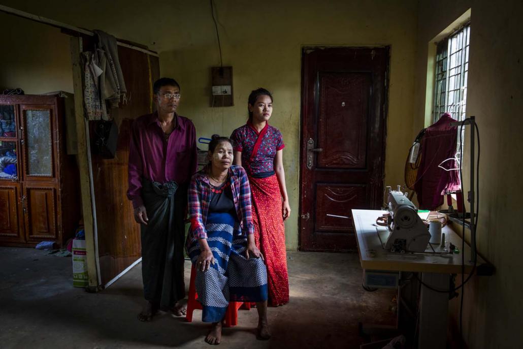 ကျောက်တန်းမှ ကိုပေါက်စတို့မိသားစု။ ဓာတ်ပုံ - ခွန်လတ်