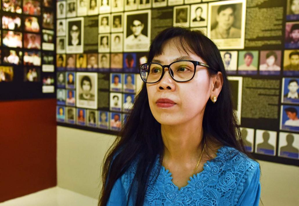 ယခုအခါ နိုင်ငံရေးအကျဉ်းသားများ ကူညီစောင့်ရှောက်ရေးအသင်း၌ ပါဝင်ဆောင်ရွက်နေသည့် ဒေါ်သန်းသန်းဌေးသည် အင်းစိန်ထောင်တွင် ၁၃ နှစ်ခန့် အကျဉ်းချခံခဲ့ရသည်။ ဓာတ်ပုံ - စတိဗ် တစ်ခ်နာ