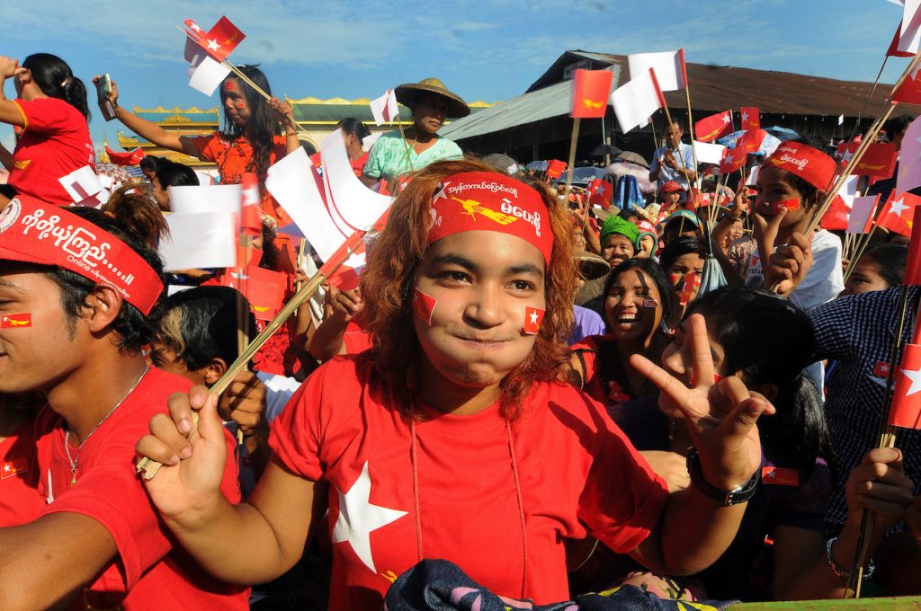 Supporters rally for the party at an event held by Daw Aung San Suu Kyi in Kachin State on October 4, 2015. (Steve Tickner)