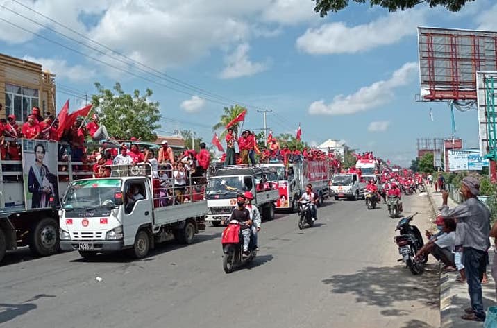 NLD supporters ride in a convoy through Pyawbwe on October 25. (Supplied)