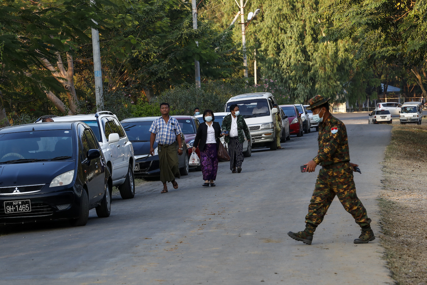 MPs are released from house arrest at compounds in Nay Pyi Taw on February 2, under the patrol of Tatmadaw soldiers. (Frontier)