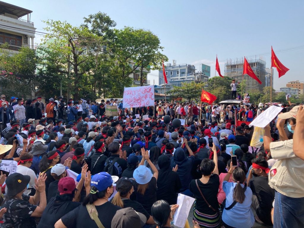 Demonstrators gather on Thitsar Road in South Okkalapa Township this morning. (Frontier)