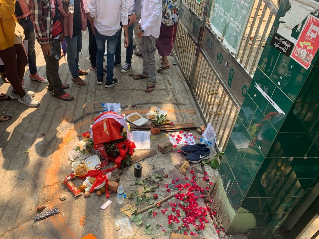 Protesters pay tribute at a makeshift memorial for man killed by police in Hledan this morning. (Frontier)