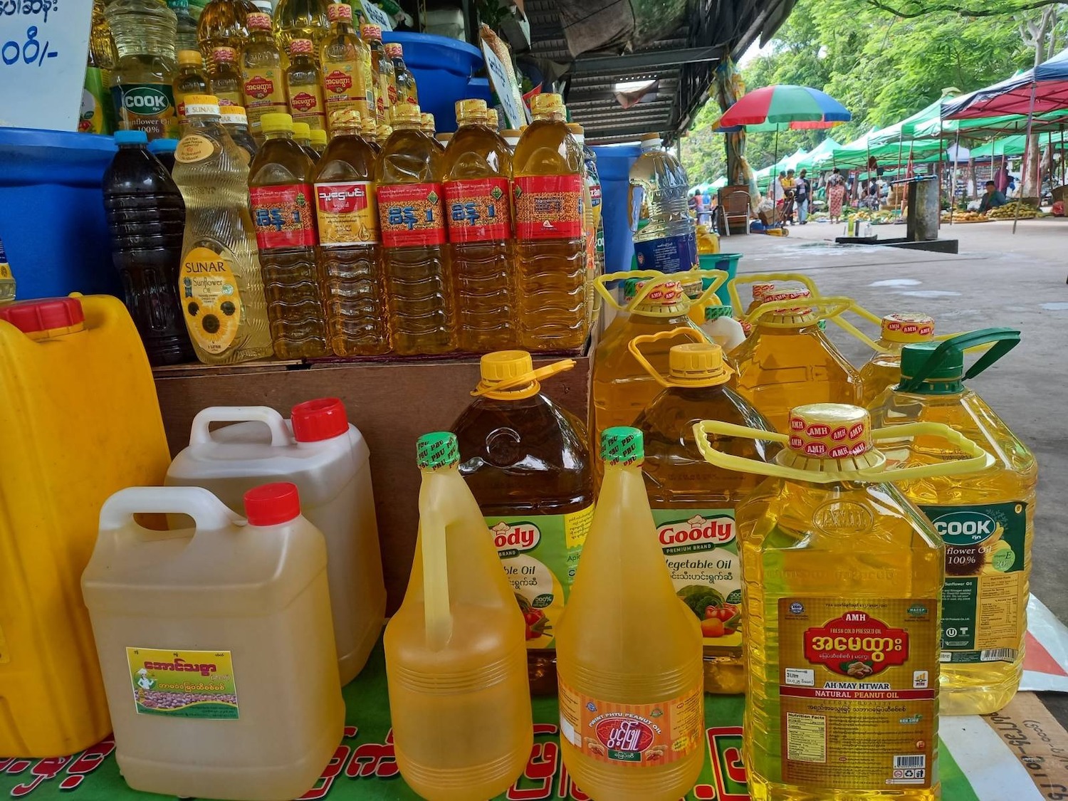 Edible oil for sale in Nay Pyi Taw. (Frontier)