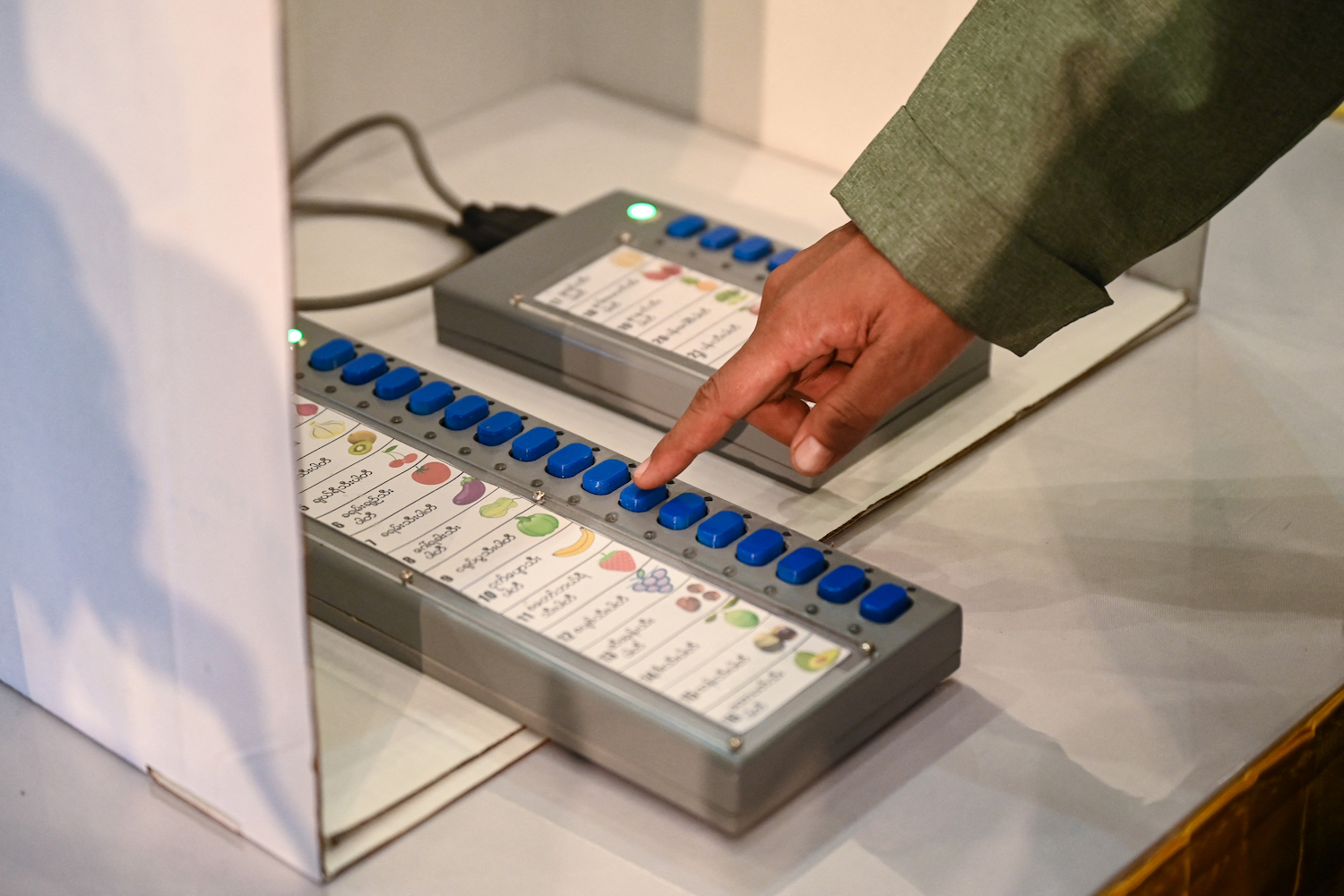 In a demonstration in Yangon on September 5, an electoral official exhibits an electronic voting machine intended for a regime-staged election, expected in 2025 after a national census. (AFP)