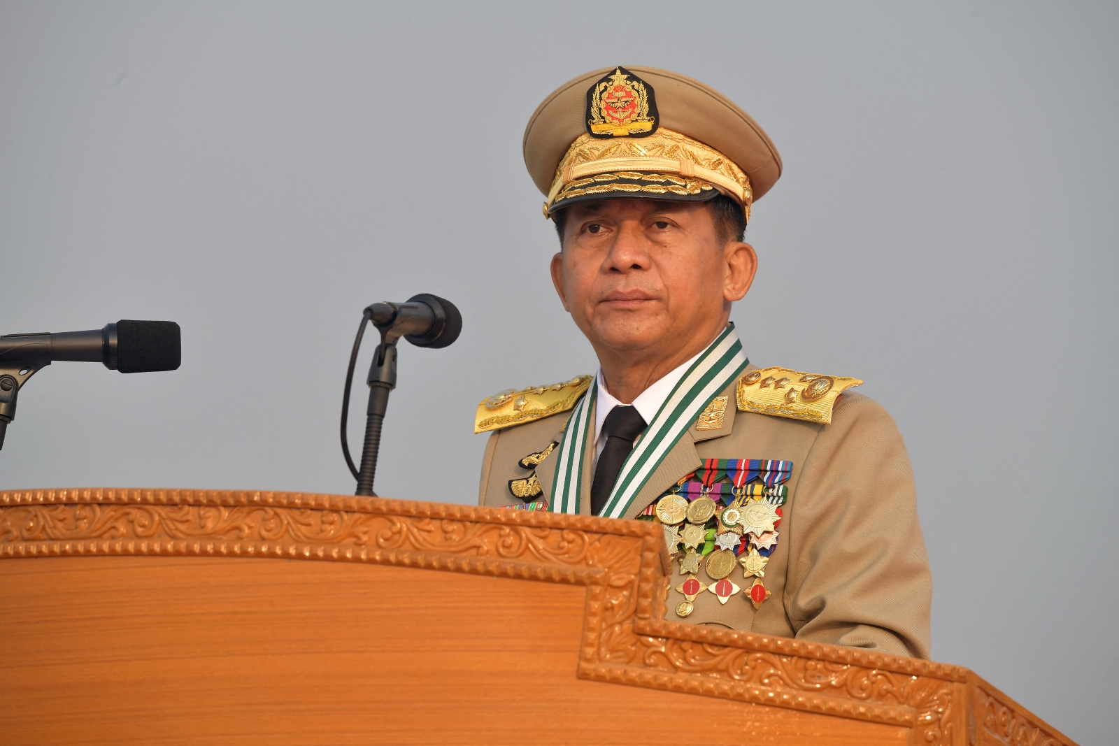 ၂၀၂၂၊ မတ်၂၇တွင် နေပြည်တော်၌ ကျင်းပသည့် တပ်မတော်နေ့အခမ်းအနားကို တက်ရောက်ခဲ့သည့် စစ်ကောင်စီခေါင်းဆောင် ဗိုလ်ချုပ်မှူးကြီးမင်းအောင်လှိုင်ကို မြင်တွေ့ရစဉ်။ (ဓာတ်ပုံ - တပ်မတော်သတင်းမှန်ပြန်ကြားရေးအဖွဲ့၊ အေအက်ဖ်ပီ)