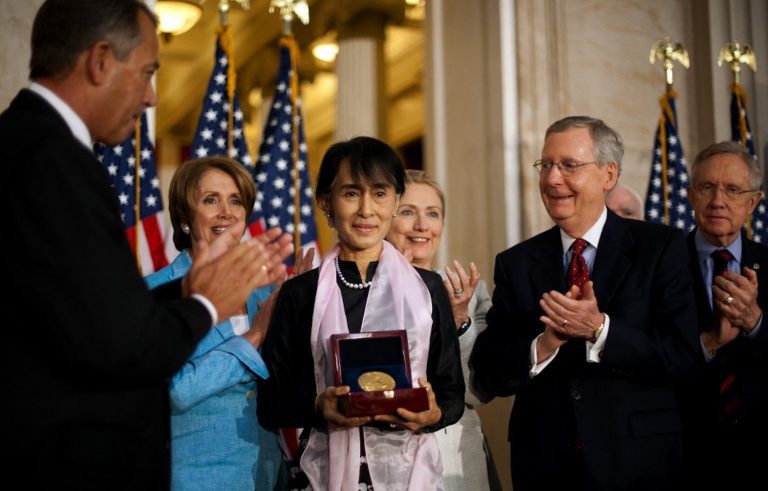 Mitch McConnell applauds as Aung San Suu Kyi receives the Congressional Gold Medal in 2012. (AFP)
