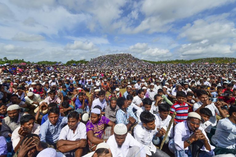 200000-rohingya-rally-to-mark-genocide-day-in-bangladesh-camps-1582199513