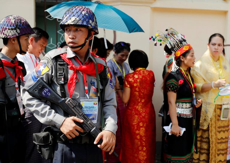 2017-11-27t052954z_1178984064_rc116b6b1550_rtrmadp_3_pope-asia-myanmar.jpg