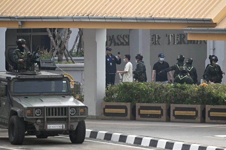 Thai soldiers look on as cyber scam workers arrive from Kayin State’s Myawaddy Township at a border checkpoint in the Thai town of Mae Sot on February 20. (AFP)