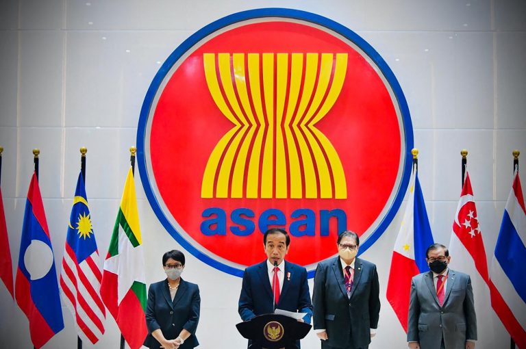 Indonesian President Joko Widodo (C) delivers a speech at an ASEAN summit in Jakarta on April 24 to discuss the Myanmar crisis. (Indonesian Presidential Palace / AFP)