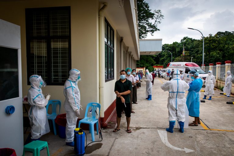 People claiming to have COVID-19-like symptoms line up to take swab tests at the Insein Fever Clinic in Yangon on October 2. (Hkun Lat I Frontier)