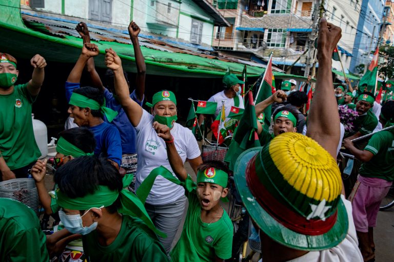 Union Solidarity and Development Party supporters campaign in Yangon's Dawbon Township on November 5. (Hkun Lat | Frontier)