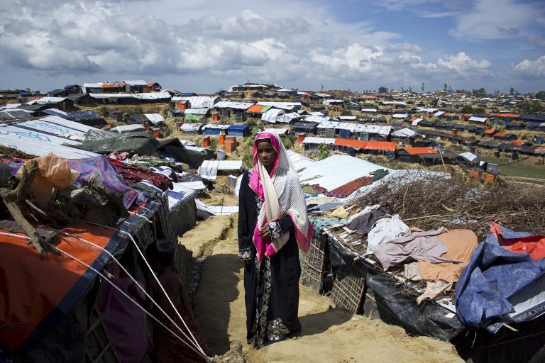 A Rohingya woman stands in one of the refugee camps in Cox's Bazar, Bangladesh, on October 2017. (Carlos Sardiña Galache | Frontier)