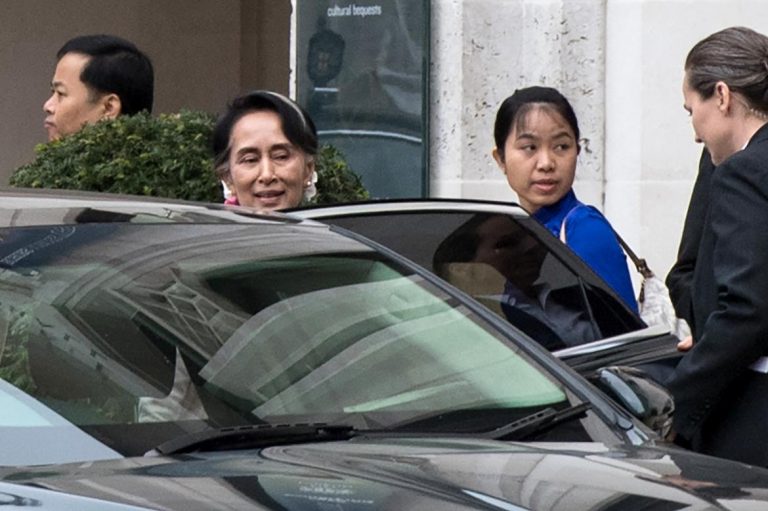 aung-san-suu-kyi-greeted-by-protests-in-london-1582218011