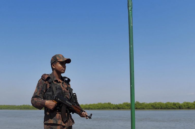 bangladesh-offers-myanmar-army-aid-against-arsa-1582215113