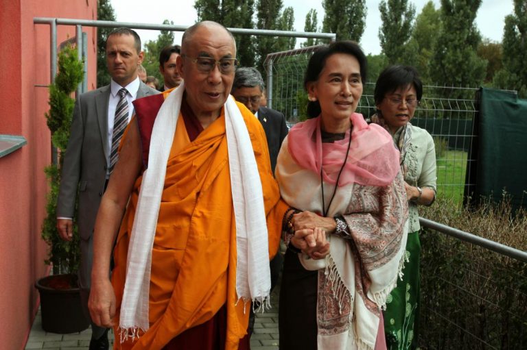 dalai-lama-calls-on-aung-san-suu-kyi-for-peaceful-end-to-rakhine-crisis-1582214504