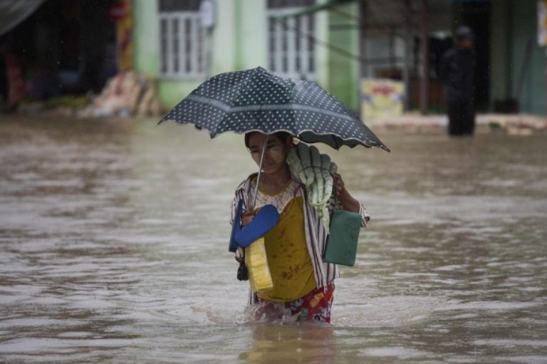 flood-death-toll-rises-to-8-430000-displaced-1582224687