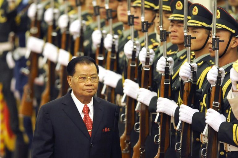 former-myanmar-junta-strongman-pledges-support-for-suu-kyi-1582228236