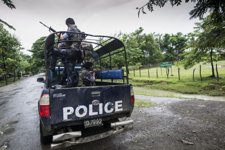 fresh-fighting-in-rakhine-forces-villagers-to-flee-1582197102