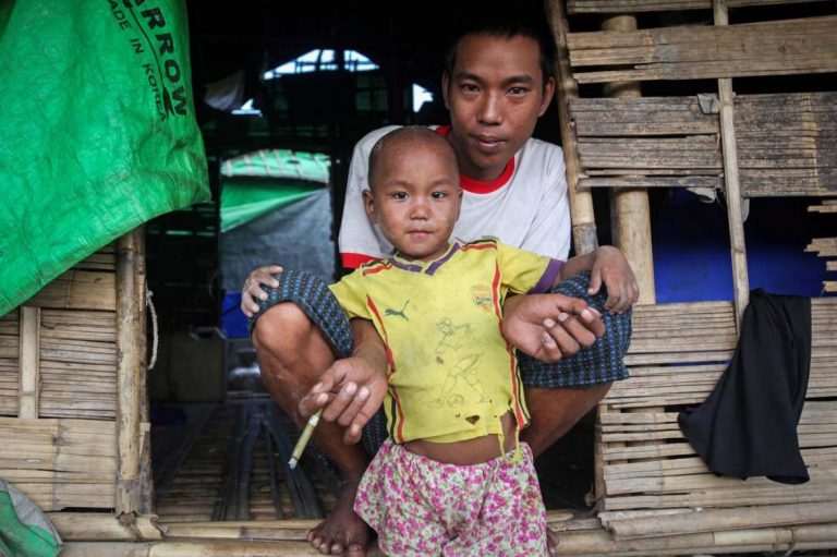 A Rakhine family shelters at Tain Myo IDP camp in Mrauk-U Township in September last year. Tens of thousands of Rakhine State residents have been displaced by conflict between the Arakan Army and Tatmadaw since December 2018. (Kyaw Lin Htoon | Frontier)