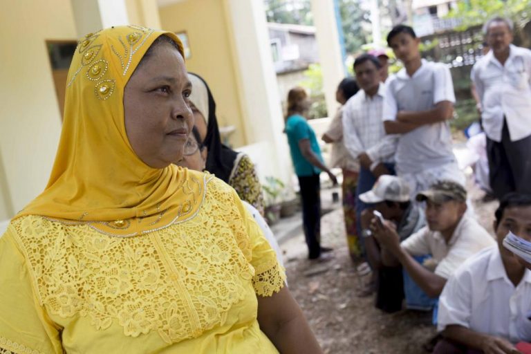 in-pictures-voters-at-the-polls-in-thingangyun-1582172476