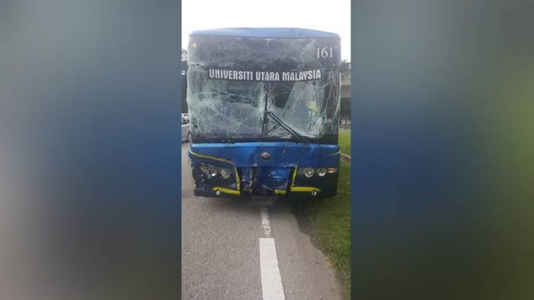malaysia-bus-accident-sea-games-aug-21.jpg
