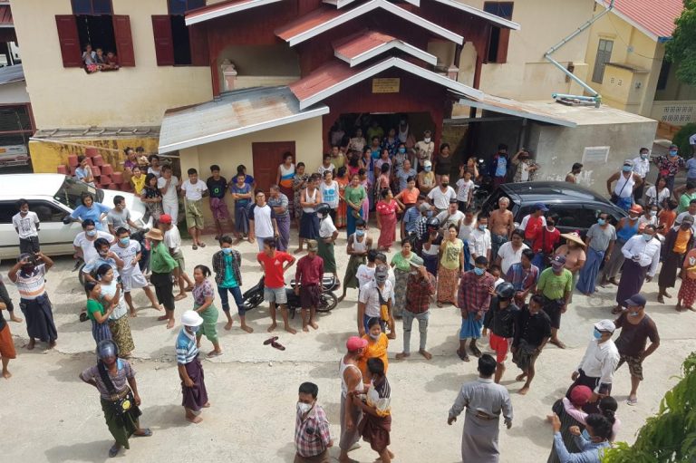 Hundreds of people surround a monastery in Meiktila on May 19 to confront doctor Kyaw Win Thant, who apologised to monks for accusing them of hypocrisy for opposing sex education in schools. (AFP)