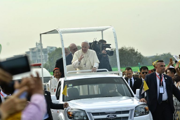 pope-holds-landmark-mass-for-myanmar-catholics-1582212633