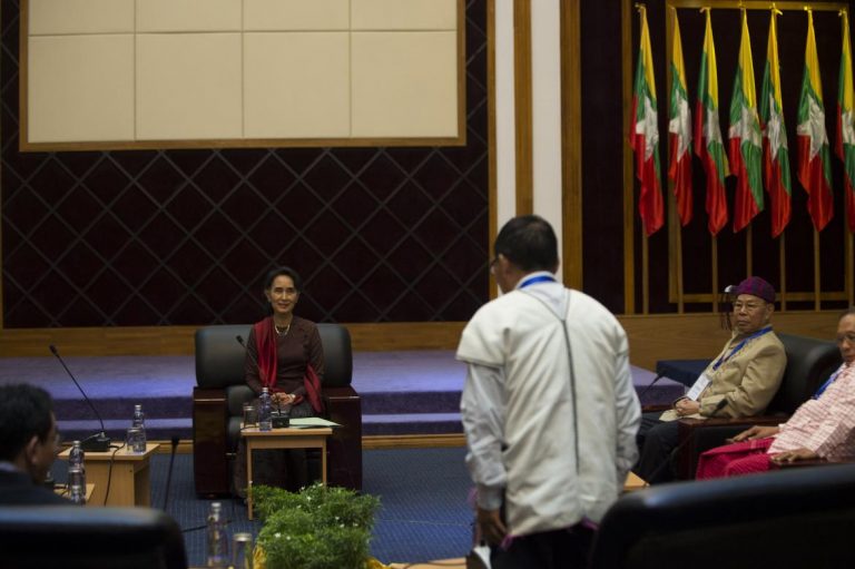 suu-kyi-holds-landmark-rebel-talks-1582225242