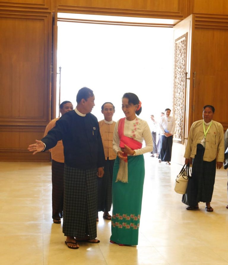 suu-kyi-meets-with-speaker-1582228311