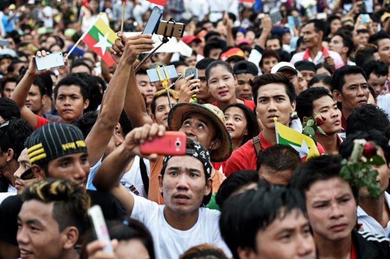 suu-kyi-met-by-frenzied-fans-on-visit-to-thailand-1582225343