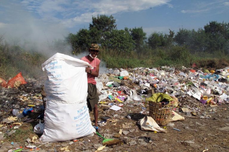 waste-collection-project-launched-at-inle-lake-1582227067